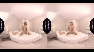 PORNBCN VR Zrela španska MILF masturbira i sisa tvoj kurac u POV dok puši i trza noge