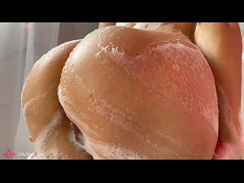 ❤️ Brineta masturbira macu vibratorom do intenzivnog orgazma pod tušem ❤❌ Seks kod nas